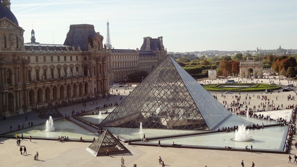 paris-monument-louvre-pyramid-landmark-tourism-927552-pxhere.com.jpg?1580834294