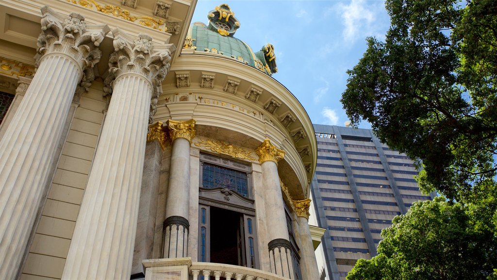 Teatro Municipal que inclui elementos de patrimônio