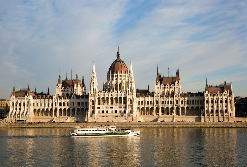 Budapest_Parlamento.jpg?1581084225