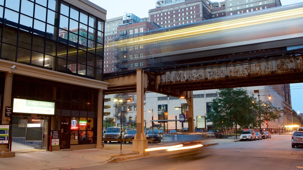 South Loop showing street scenes and night scenes