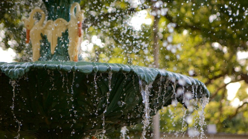 Banlieues nord montrant une fontaine