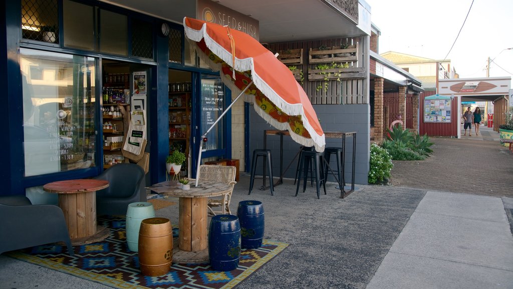 Lennox Head mostrando comidas al aire libre y escenas de café