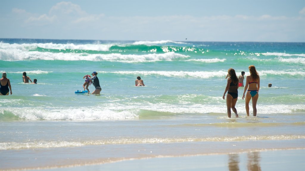 Playa Wategos mostrando una playa