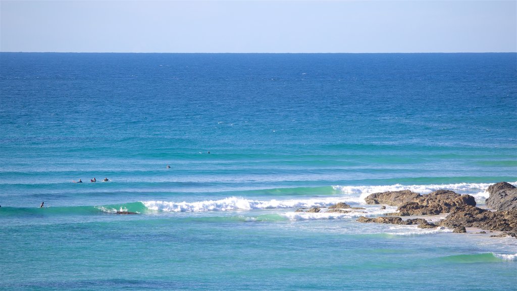 Wategos Beach qui includes plage de sable