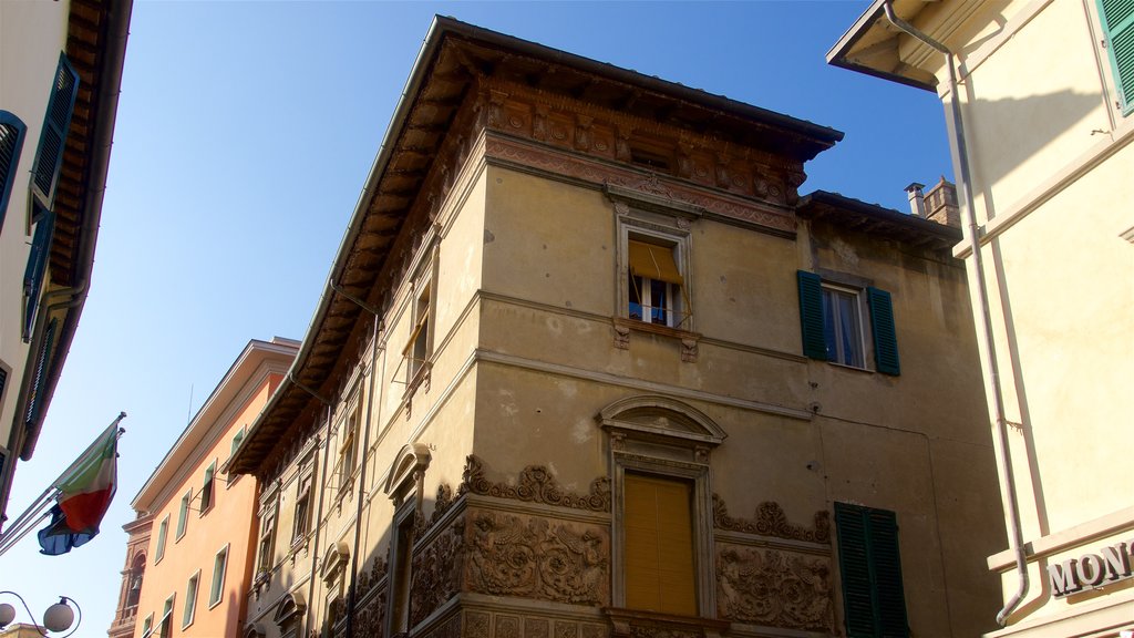 Castiglione del Lago que incluye una pequeña ciudad o aldea