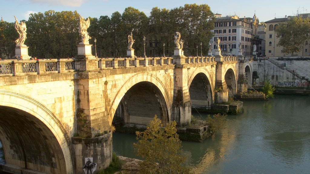 Puente Sant\'Angelo que incluye un puente