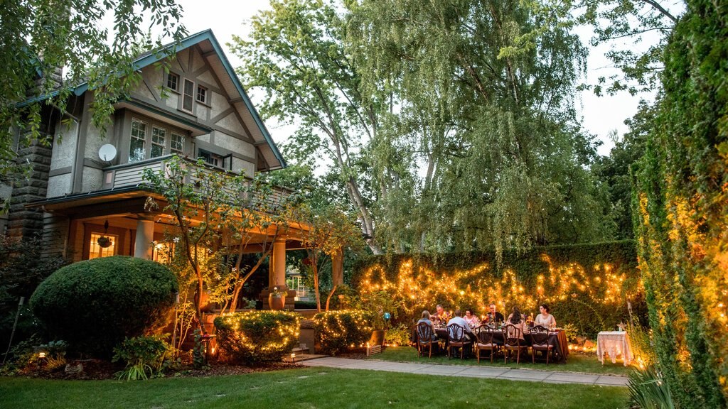 Walla Walla showing outdoor eating