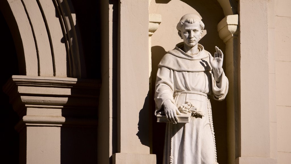 Sacramento montrant une église ou une cathédrale