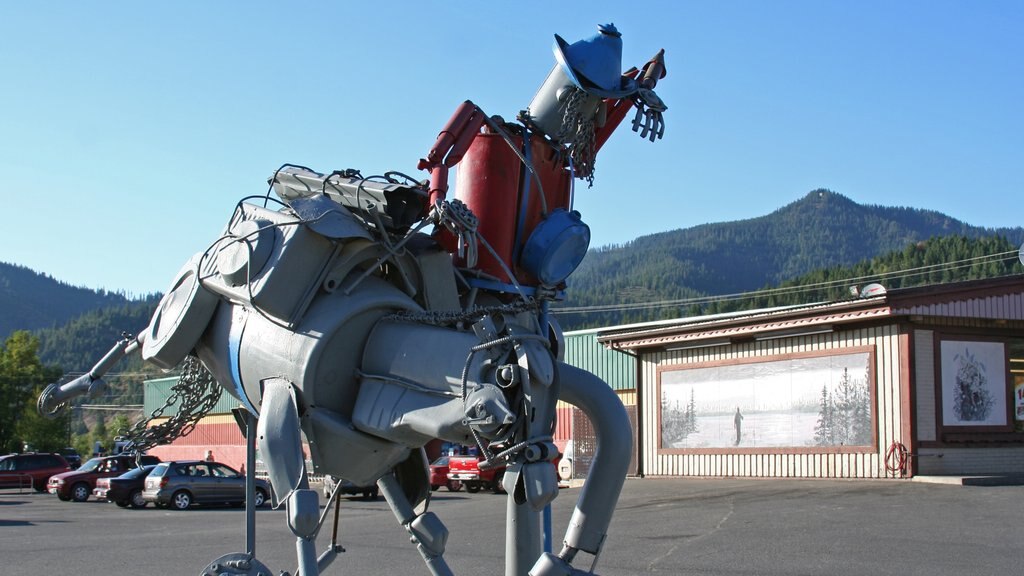 Kellogg showing outdoor art