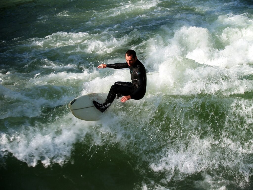 munich_eisbach_surfer.jpg?1583762411