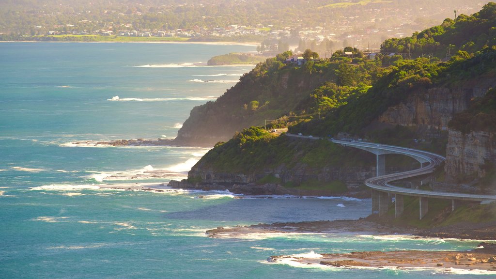 Wollongong mettant en vedette côte escarpée