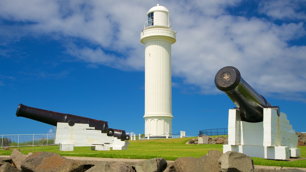 Flagstaff Hill Fort que incluye elementos del patrimonio y un faro