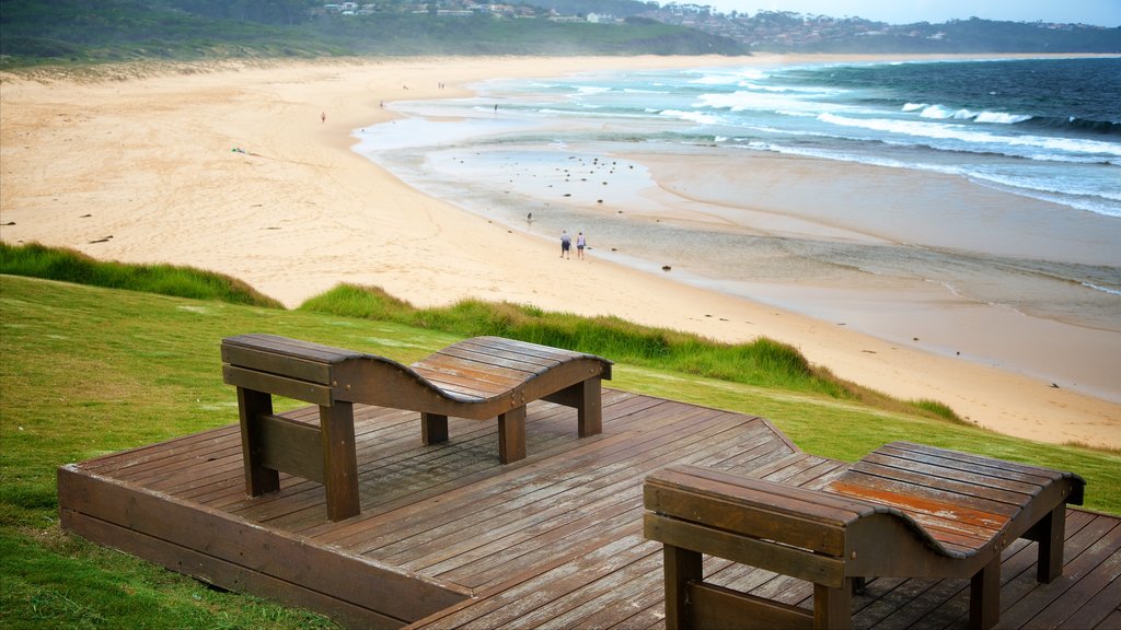 Merimbula which includes general coastal views, a beach and outdoor art