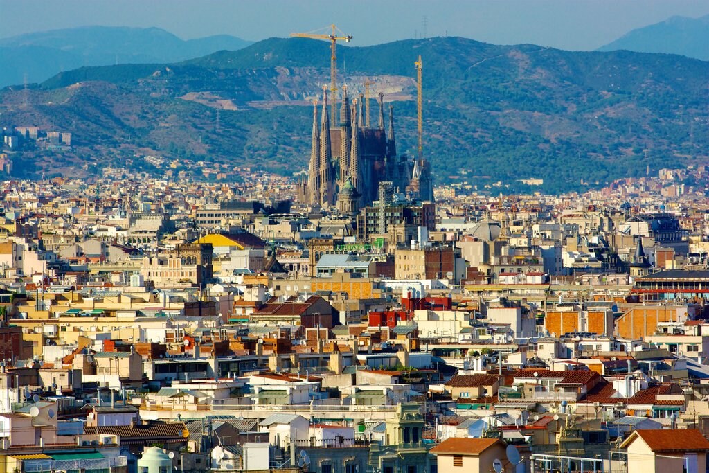 sagrada-familia-eixample-barcelona.jpg?1586263601