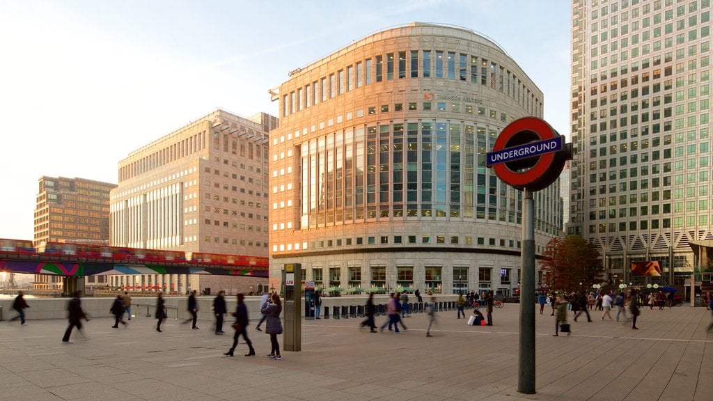 london-buildings-underground-sign.jpg?1586335541
