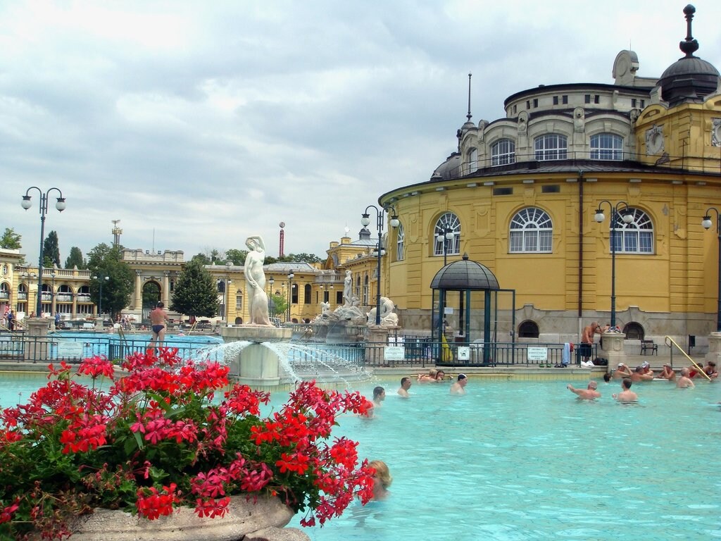 budapest-spa-646062_1920.jpg?1579724818