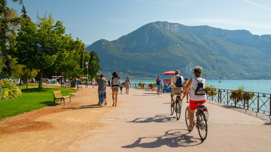 annecy-lake-cycling.jpg?1587052401