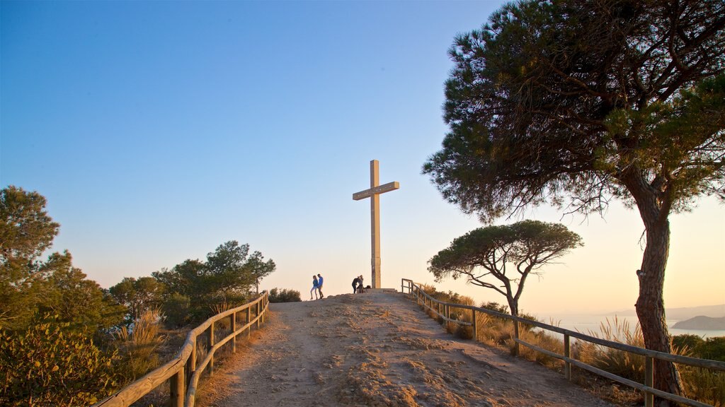 camino-rural-con-la-cruz-de-benidorm-al-fondo.jpg?1587369938