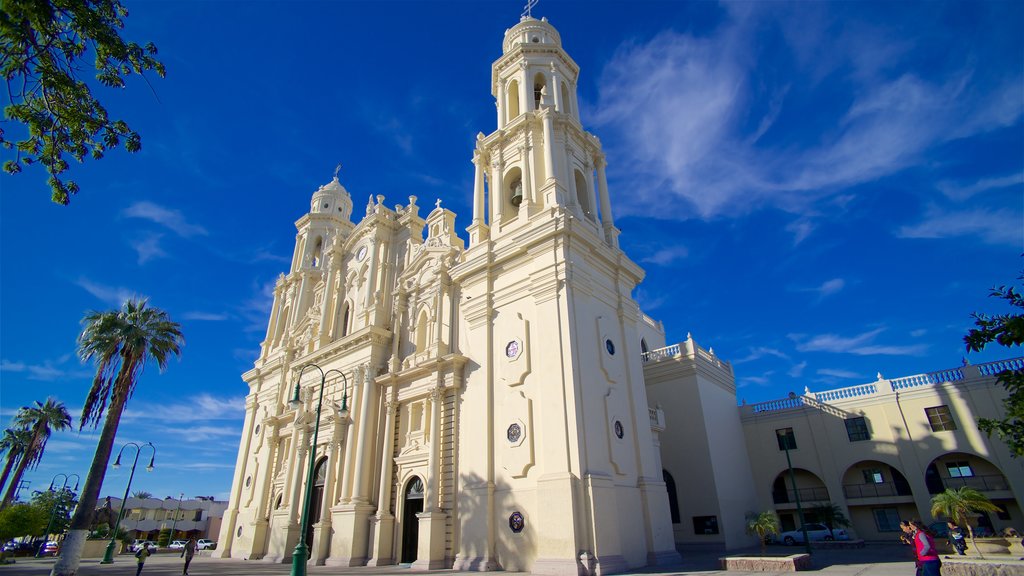 Mexique montrant architecture patrimoniale, scènes de rue et une église ou une cathédrale