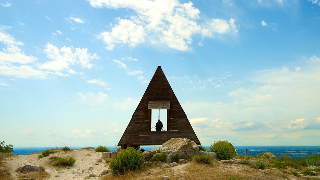 Provença - Alpes - Côte d\'Azur caracterizando uma praia de areia