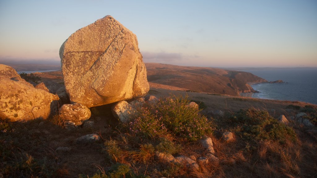 Point Reyes National Seashore que inclui um pôr do sol e cenas tranquilas