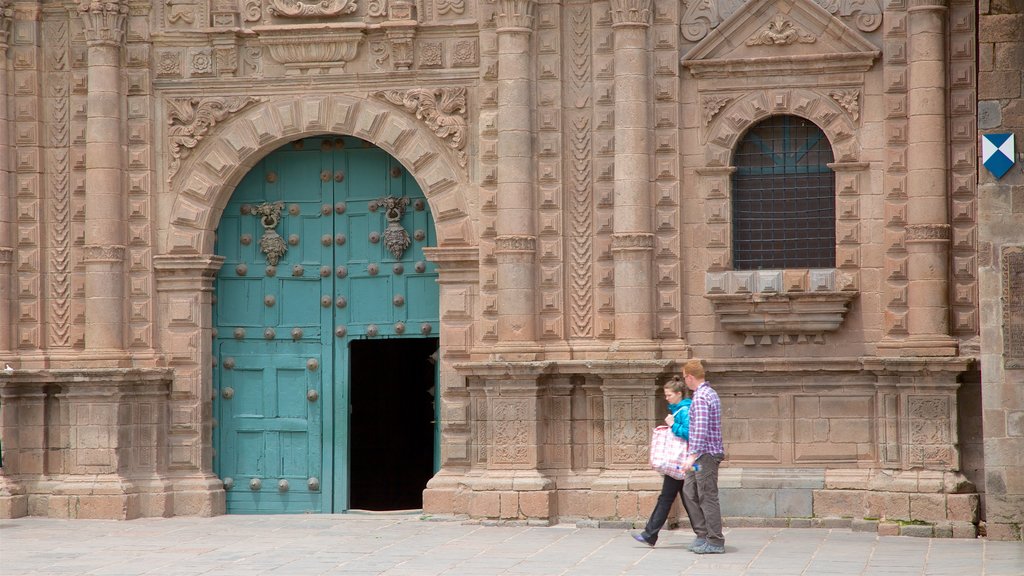 Plaza de Armas featuring heritage elements as well as a couple