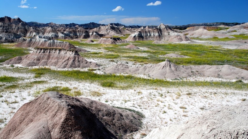 Badlands National Park caracterizando cenas tranquilas e paisagem