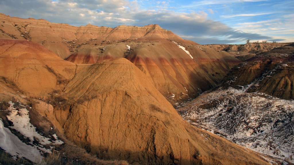 Badlandsin kansallispuisto joka esittää rauhalliset maisemat