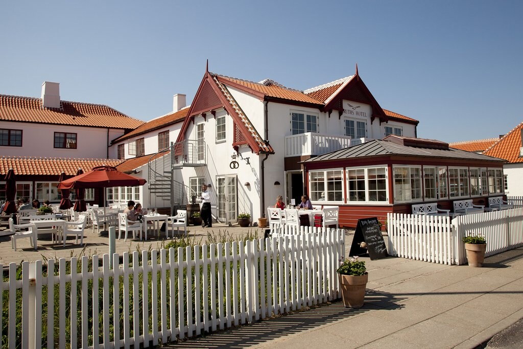 7653fcf2-Ruths-Hotel.jpg?1587698946