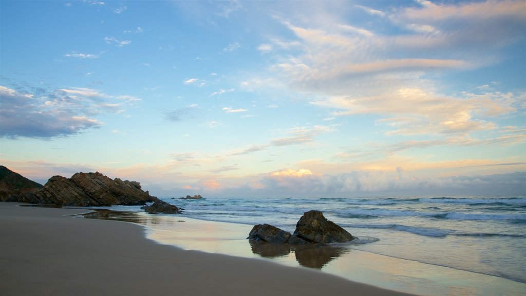 Keurboomstrand mostrando vistas de una costa, surf y un atardecer