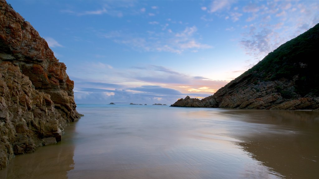 Arch Rock que inclui um lago ou charco