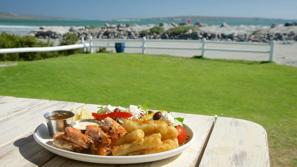 Langebaan ofreciendo vistas de una costa y comida