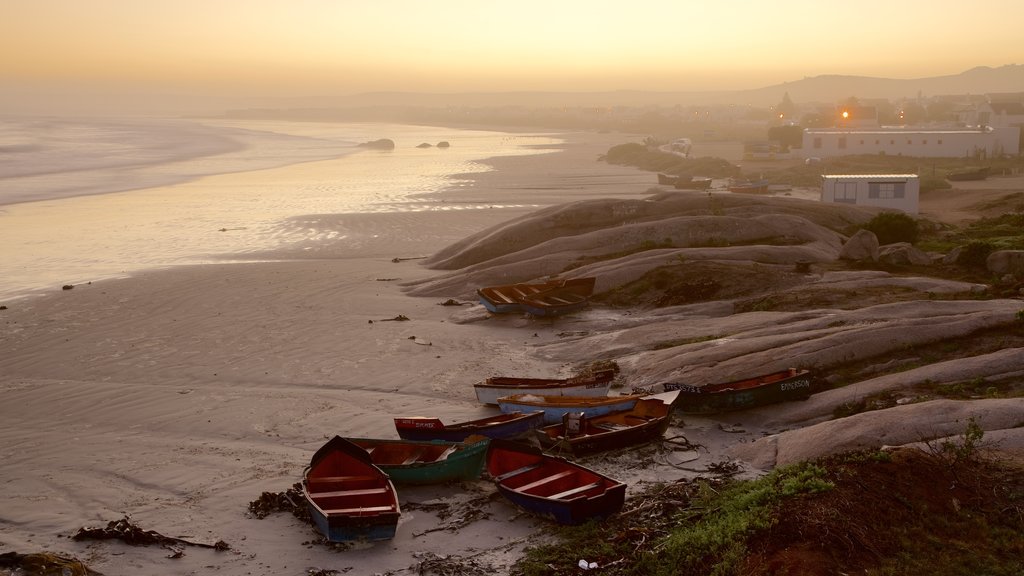 Strand von Paternoster welches beinhaltet Landschaften, Nebel und Sonnenuntergang