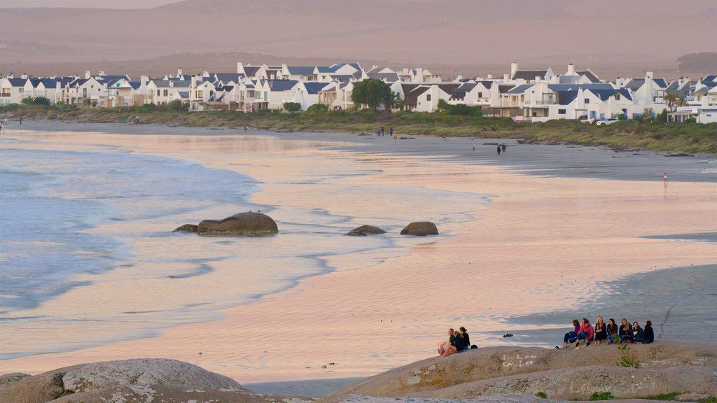 Plage de Paternoster qui includes coucher de soleil, ville côtière et vues littorales