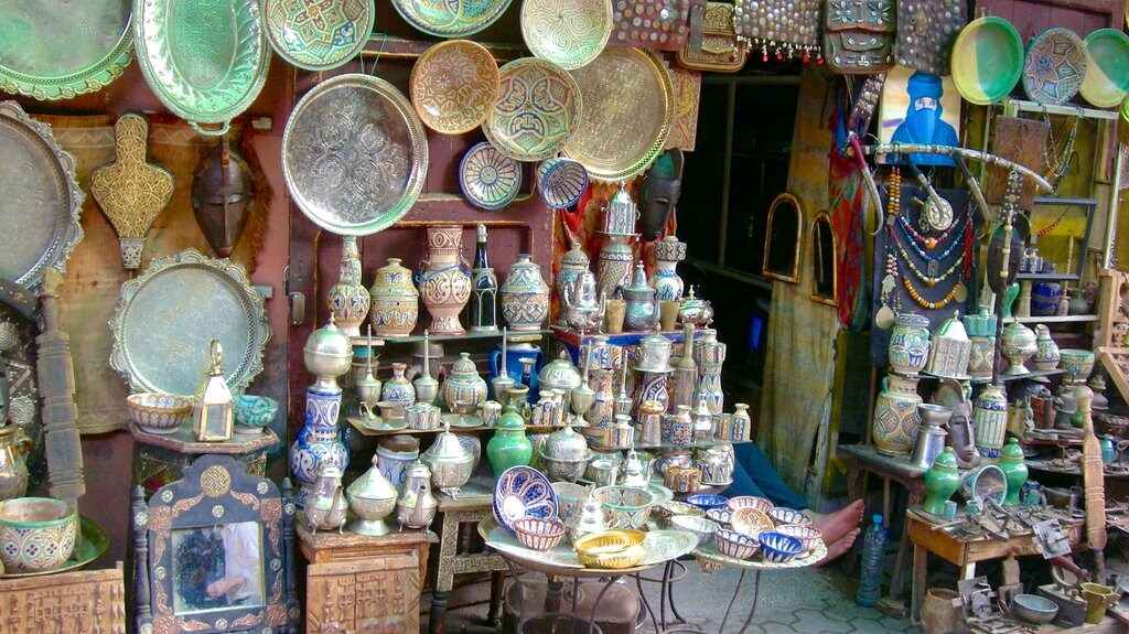 puesto-de-souvenirs-en-un-zoco-de-marrakech.jpg?1587742158
