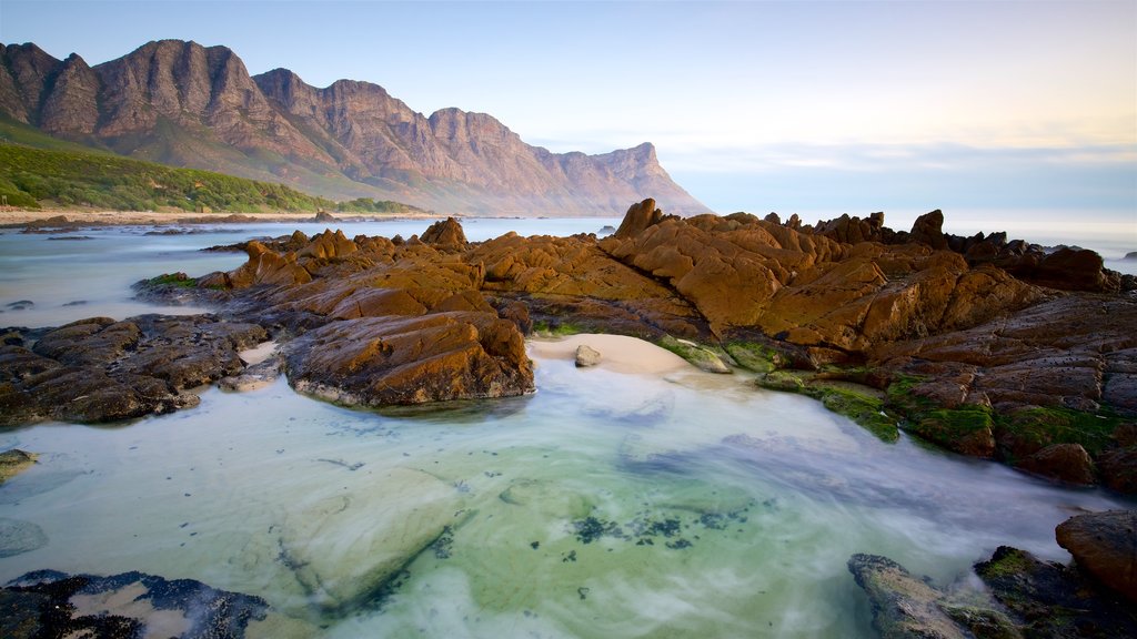 Playa de la bahía de Kogel que incluye una playa