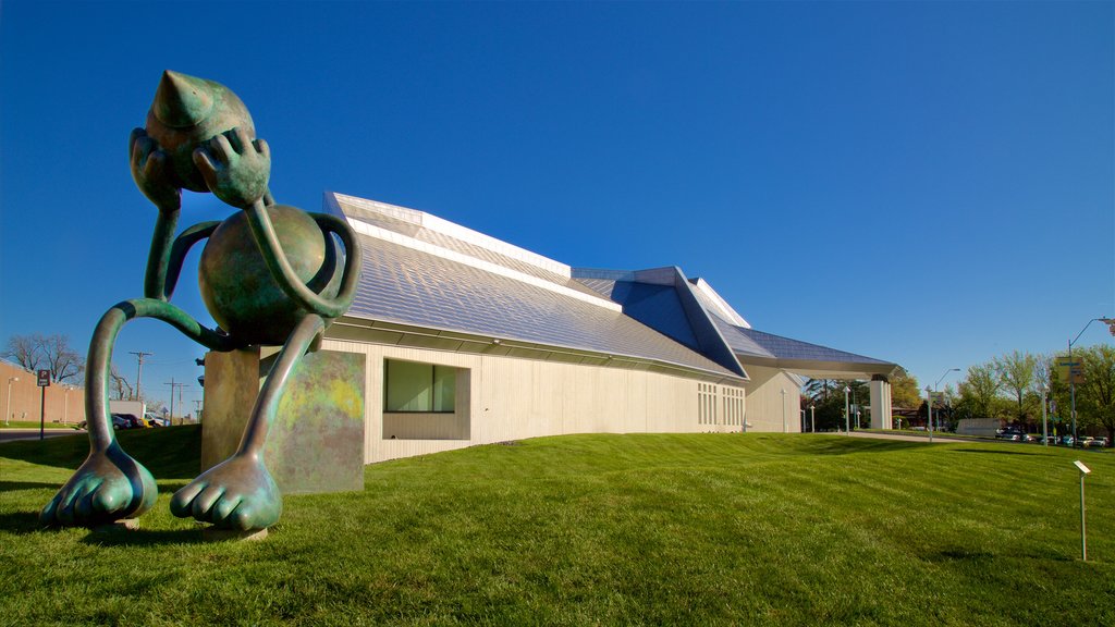 Kemper Museum of Contemporary Art featuring modern architecture and a statue or sculpture