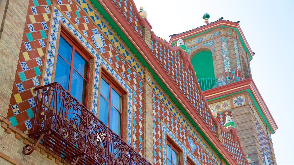 Country Club Plaza showing heritage architecture