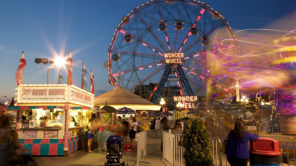 Brooklyn que incluye paseos y escenas de noche