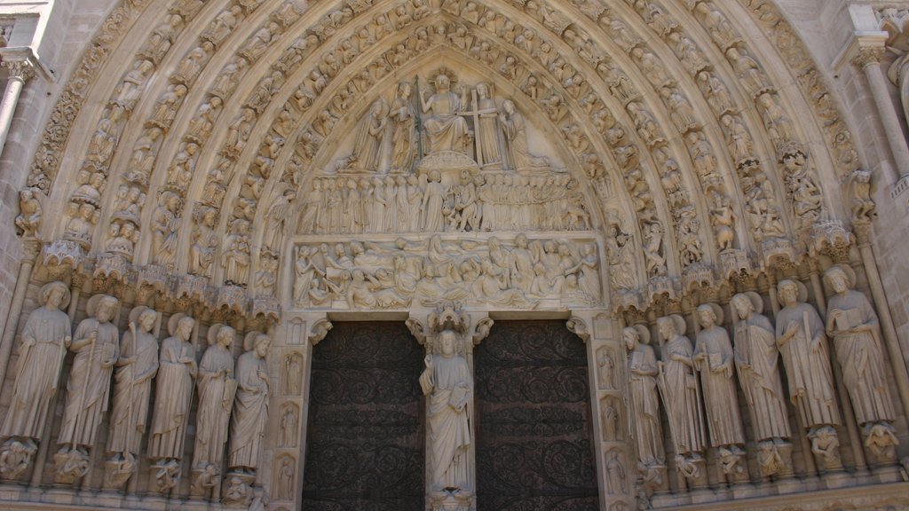 Notre-Dame-kathedraal toont een kerk of kathedraal en religieuze elementen