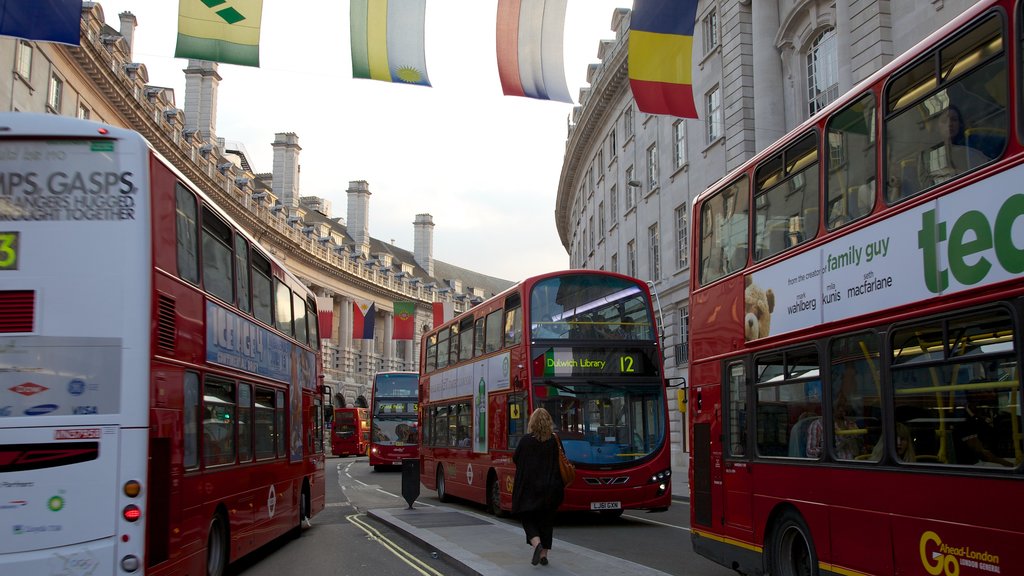 Piccadilly Circus which includes a city, street scenes and heritage architecture