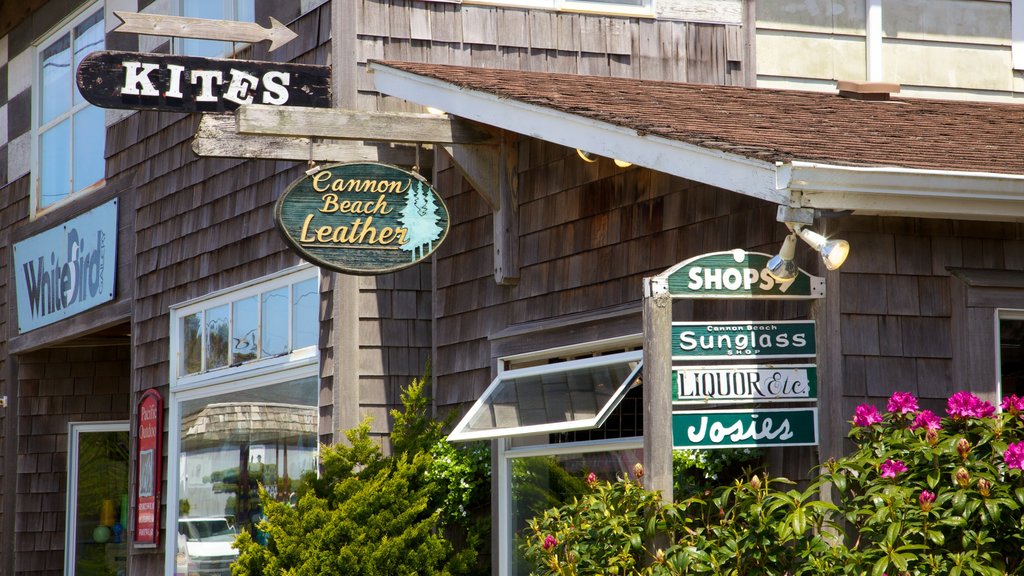 Cannon Beach which includes signage