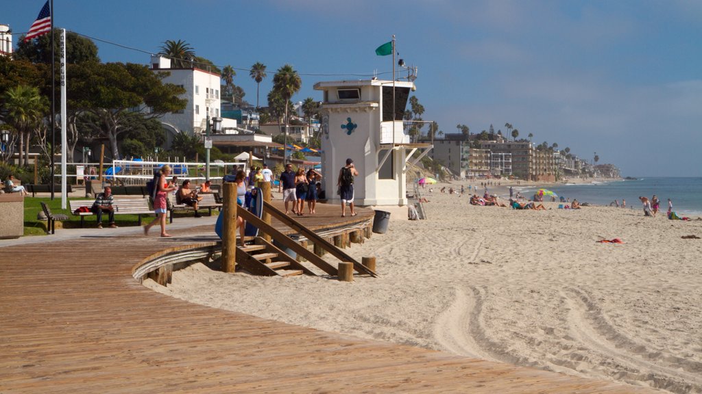 Laguna Beach ofreciendo una playa de arena y natación