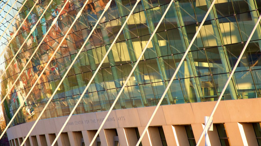 Kauffman Center for the Performing Arts som omfatter moderne arkitektur