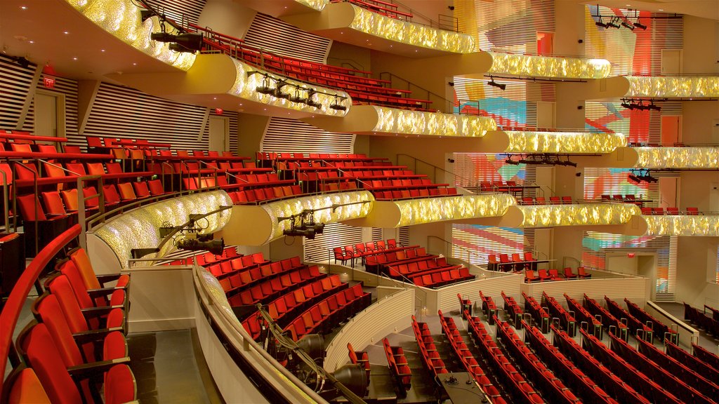 Kauffman Center for the Performing Arts mostrando escenas de teatro y vista interna