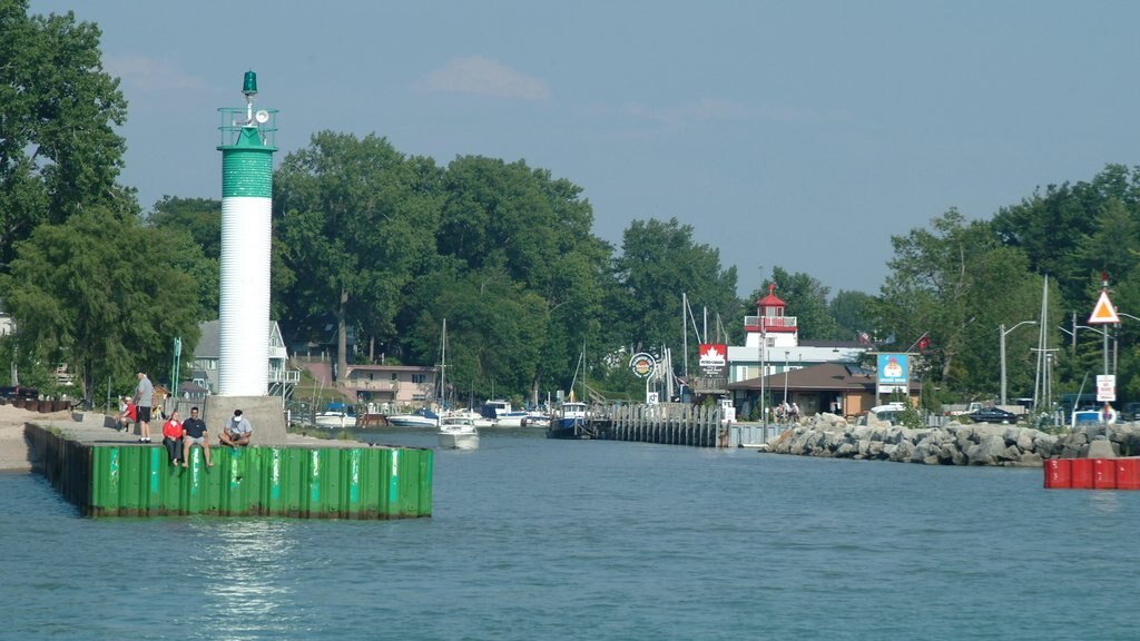 Grand Bend montrant baie ou port