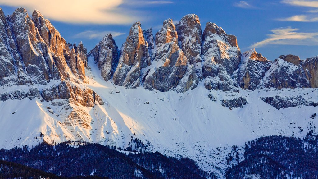 Bressanone mostrando montañas, nieve y escenas tranquilas