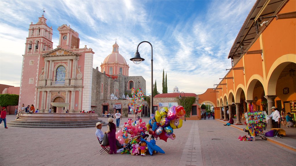 Tequisquiapan inclusief een kerk of kathedraal, een zonsondergang en historische architectuur