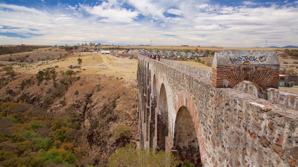 Arcos Del Sitio showing heritage architecture, desert views and a bridge