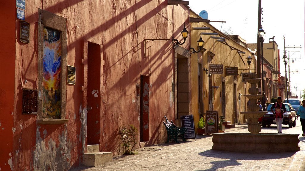 Huichapan which includes a fountain and a sunset